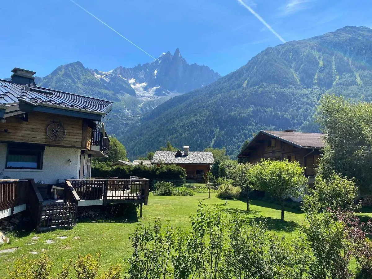 Demi-Chalet Cosy Avec Terrasses, Wifi Et Parking A Chamonix - Fr-1-343-228 0*,