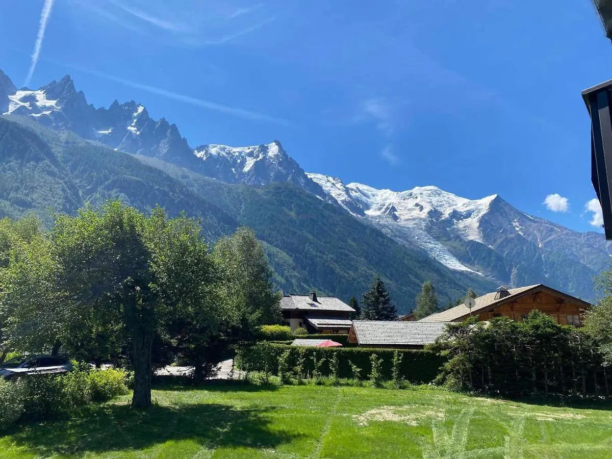 Demi-Chalet Cosy Avec Terrasses, Wifi Et Parking A Chamonix - Fr-1-343-228 Apartman