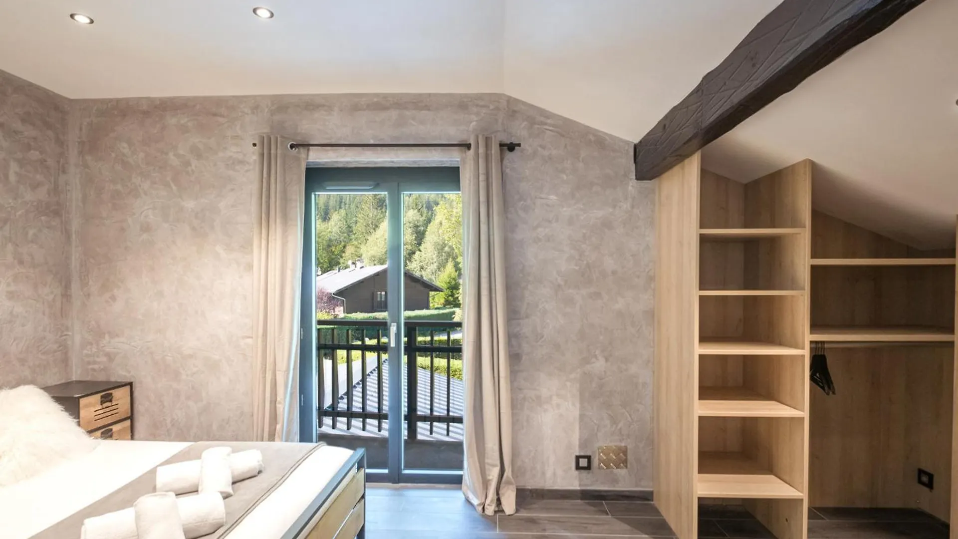 Demi-Chalet Cosy Avec Terrasses, Wifi Et Parking A Chamonix - Fr-1-343-228 0*,  Franciaország