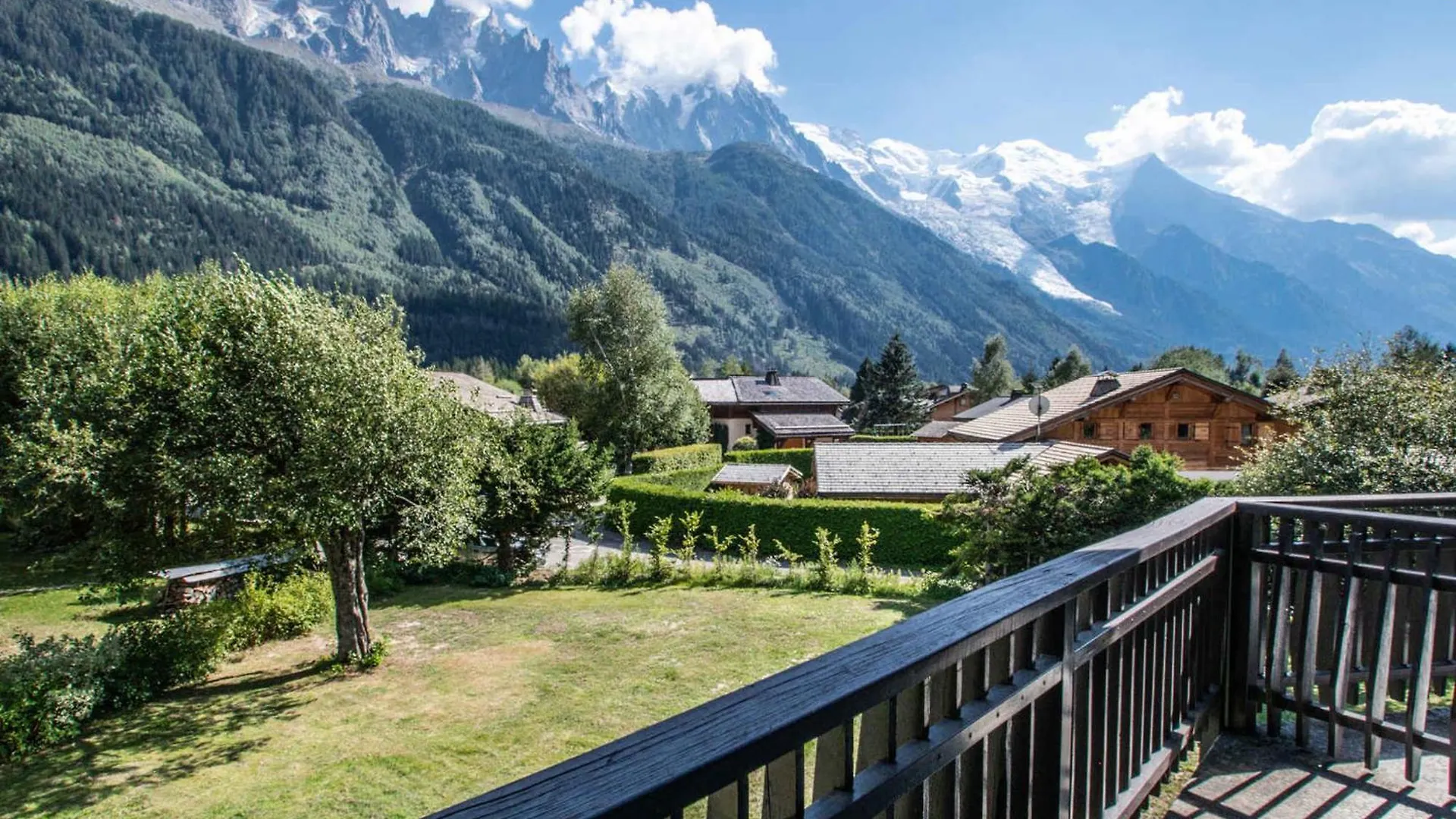 Demi-Chalet Cosy Avec Terrasses, Wifi Et Parking A Chamonix - Fr-1-343-228 Διαμέρισμα